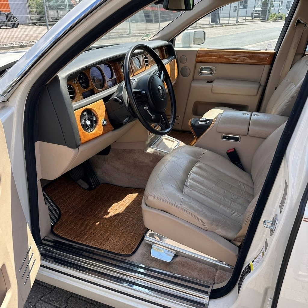 Schwarze Fußmatten für Rolls Royce Phantom Limousine (2003-2016) mit weißem Leder - AutoWin