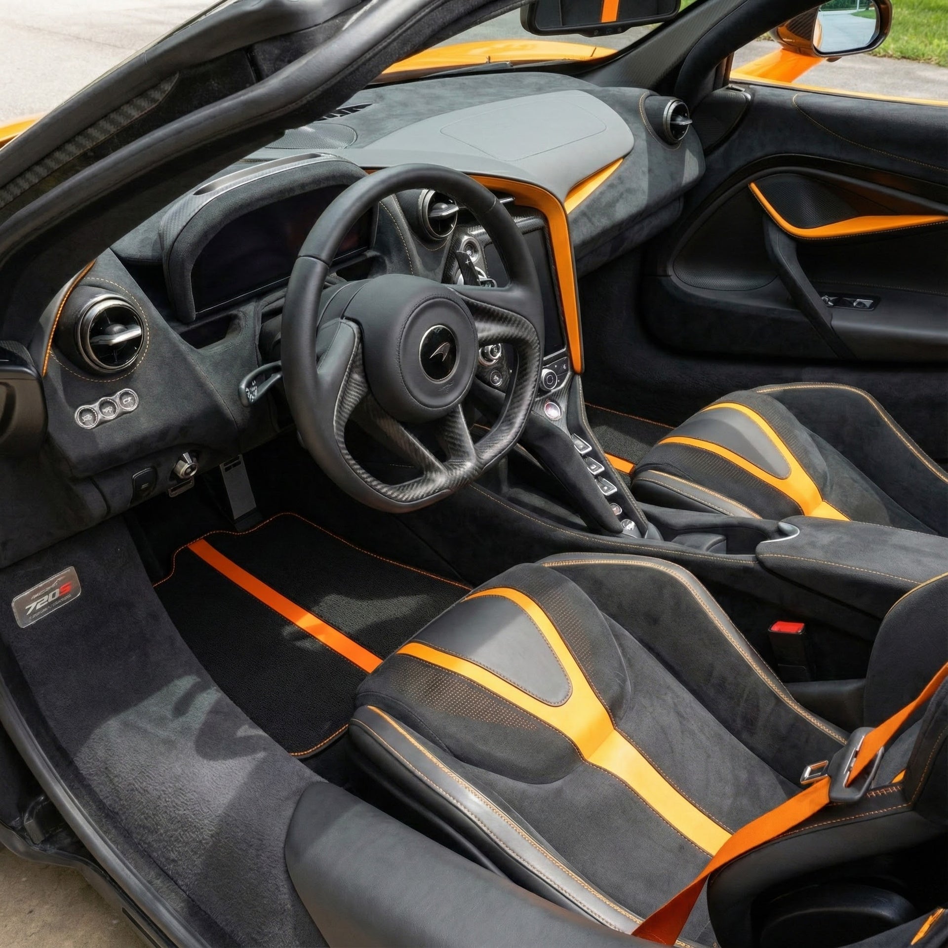 Black Floor Mats for McLaren 720S (2017-2021) with Blue Trim - AutoWin.EU