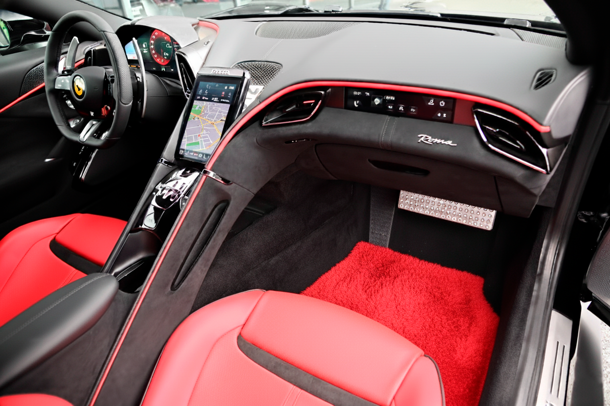 フェラーリ ローマ用レッド シープスキン フロアマット (2021-2024) - AutoWin