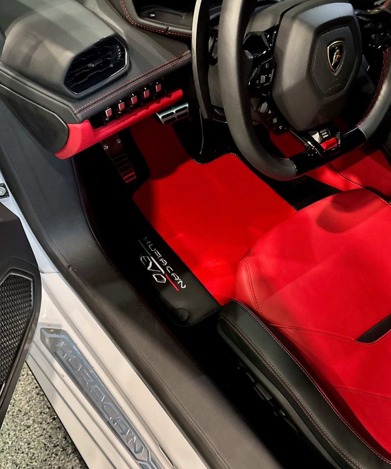 Lamborghini Huracan Evo Floor Mats Red Color