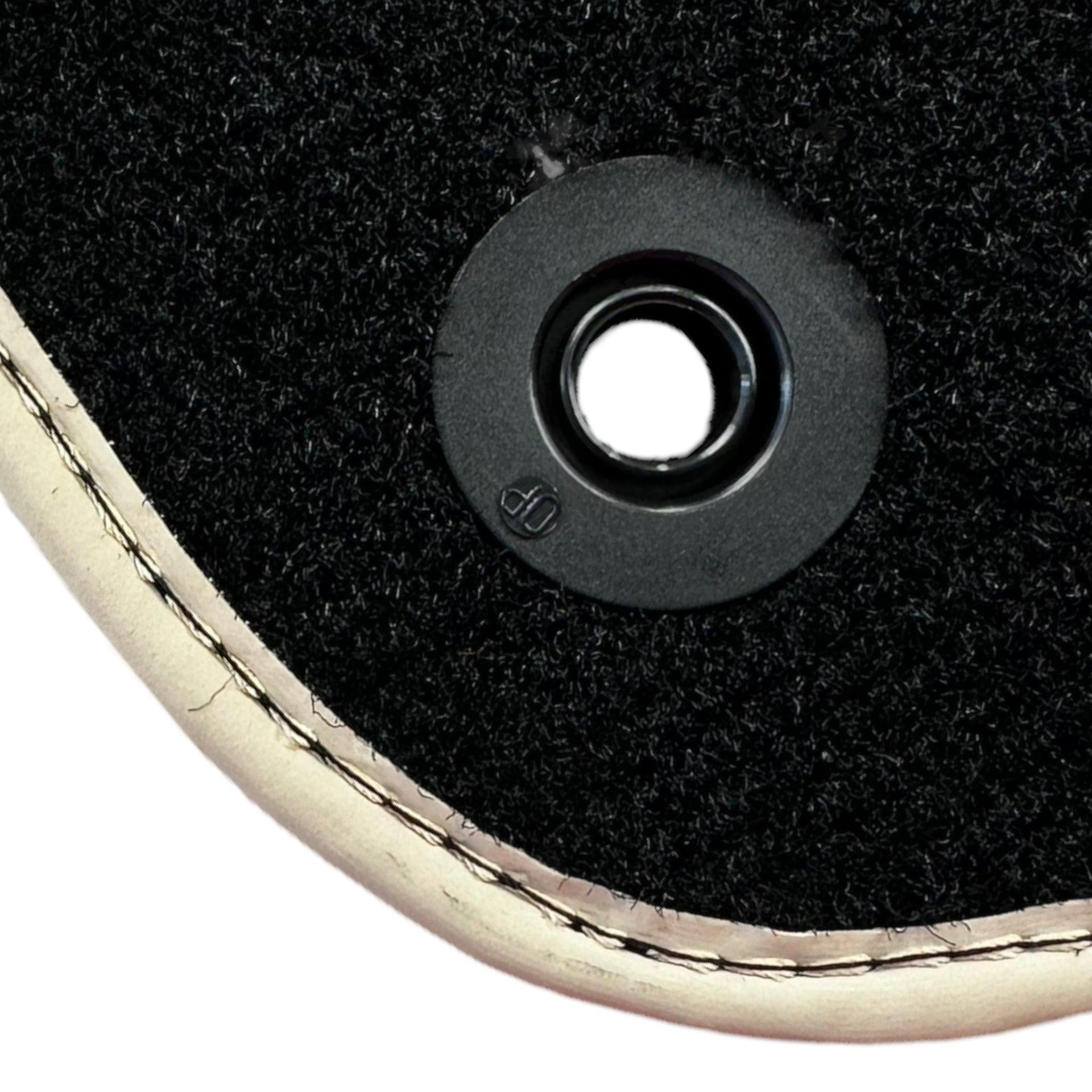 Black Floor Mats For Honda CR-V (2017-2022) ER56 Design - AutoWin