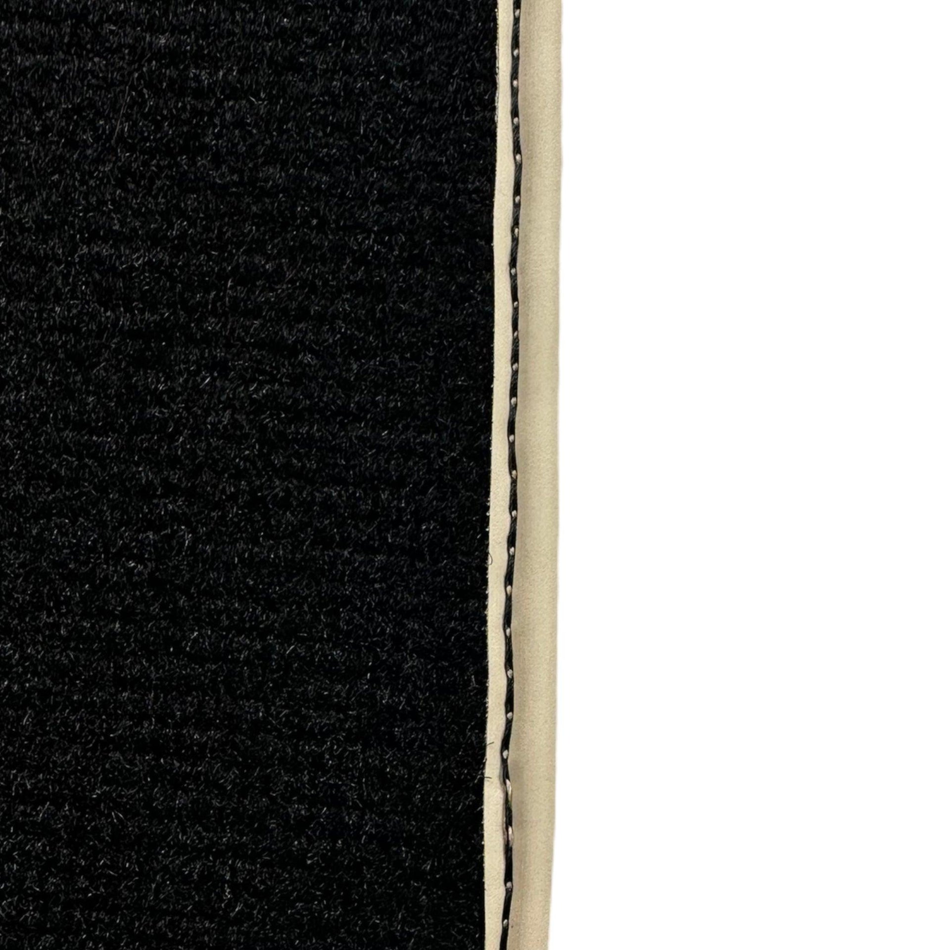 Black Floor Mats For Mitsubishi Pajero III (2000-2004) ER56 Design - AutoWin