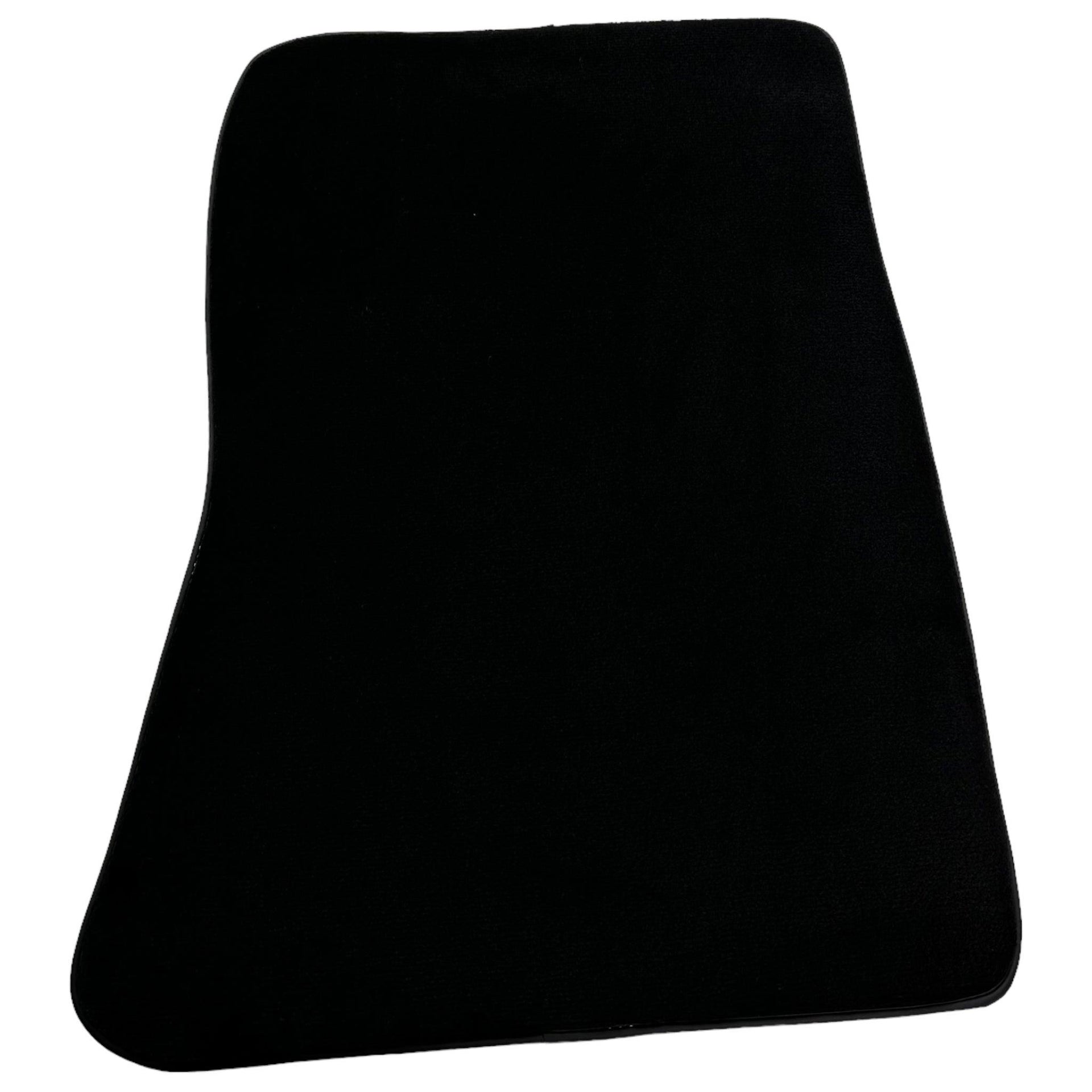 Black Floor Mats For Mitsubishi Pajero V80 (2006-2011) - AutoWin