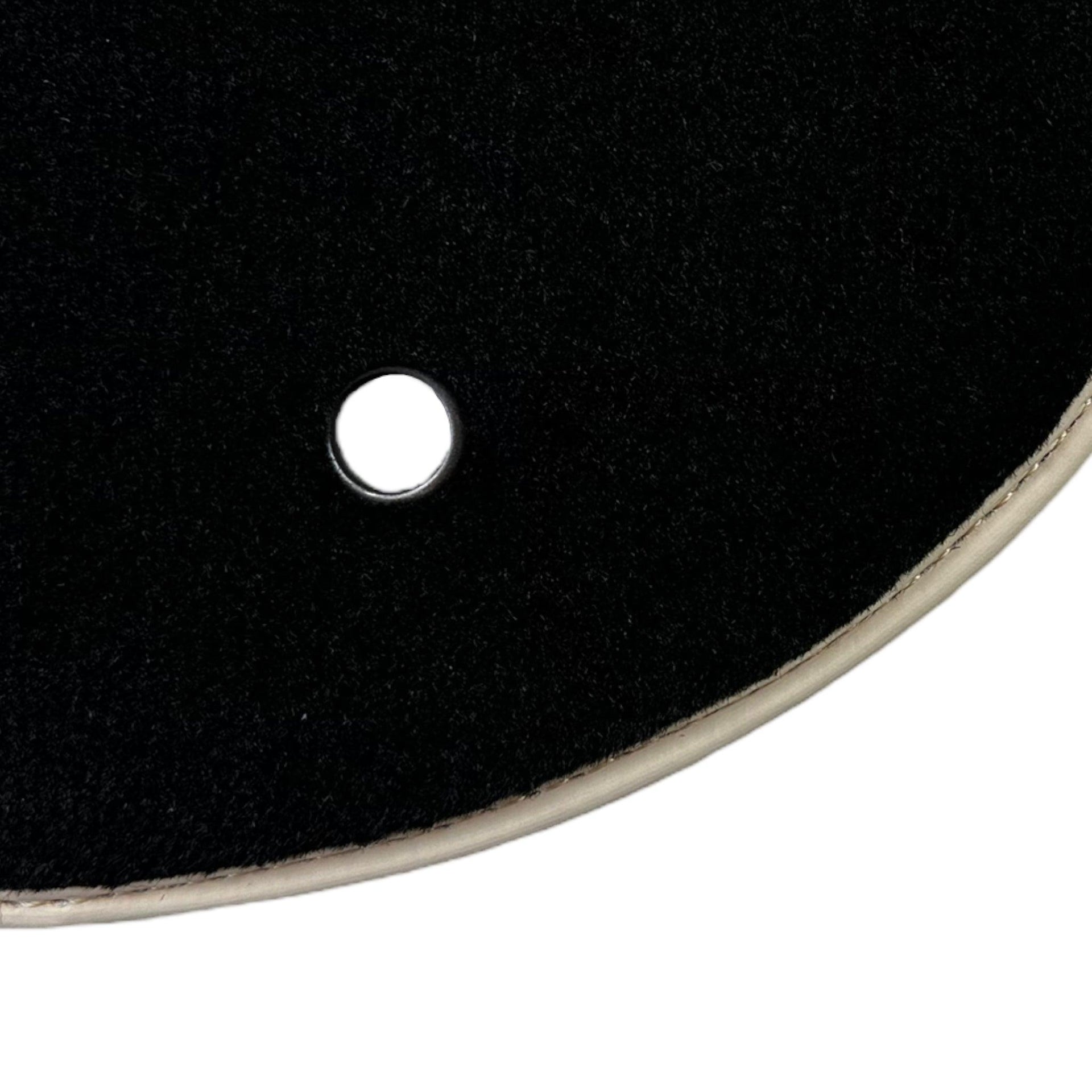 Black Floor Mats For Mitsubishi Pajero Sport (2009-2015) - AutoWin