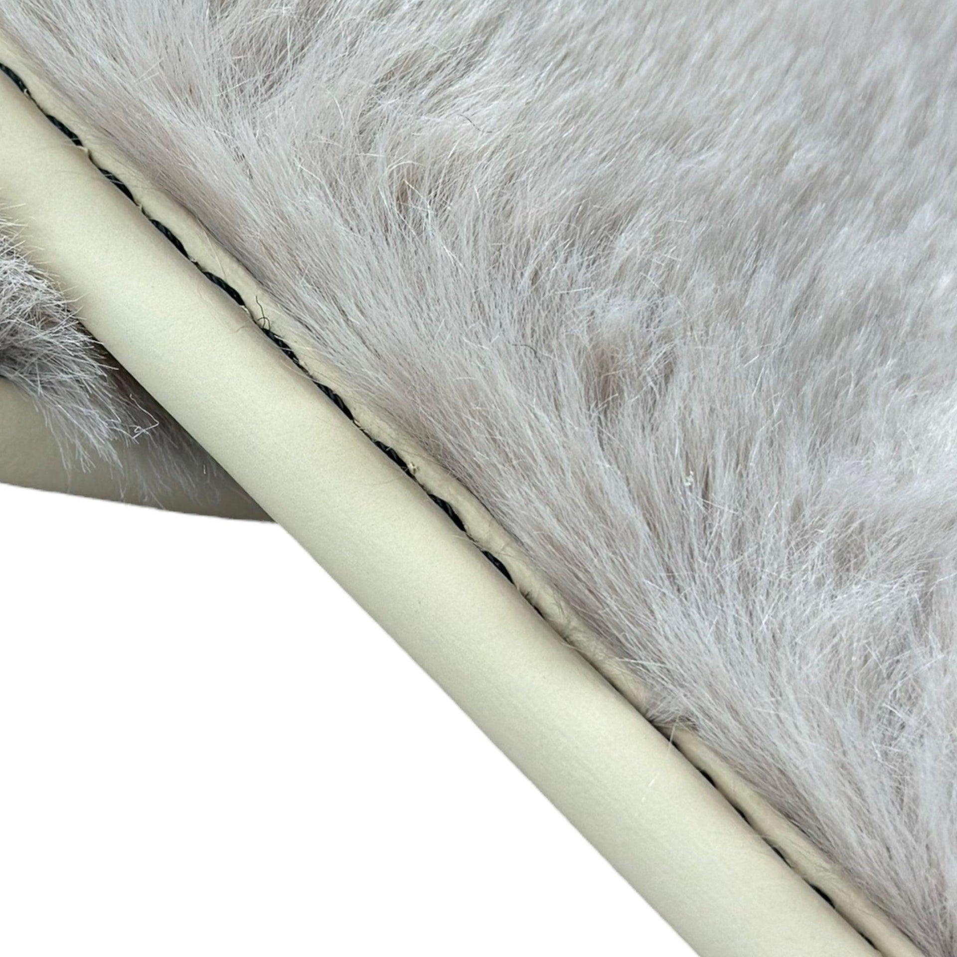 White Sheepskin Floor Mats for Bentley Continental GT (2011–2018) ER56 Design - AutoWin