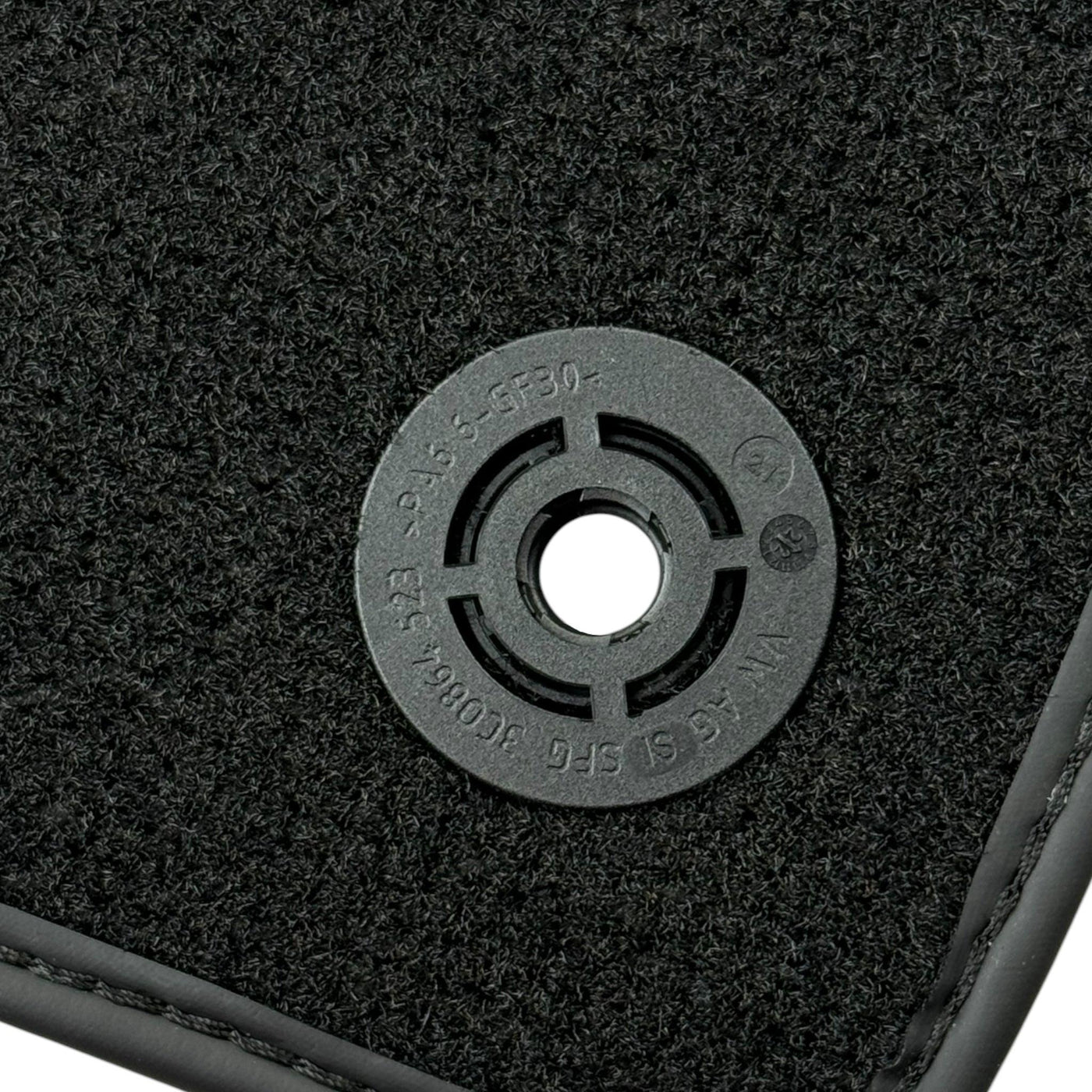 Black Floor Mats for Audi Q5 8R (2008-2017) - AutoWin