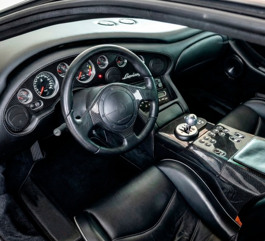 ランボルギーニ ディアブロ (1990-2001) 用カーボンファイバー付きカスタマイズ可能なブラックフロアマット