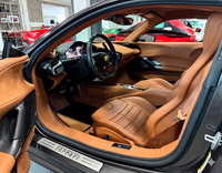 フェラーリ SF90 ストラダーレ (2019-2024) 用ブラックフロアマット ゴールドレザー