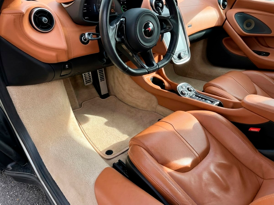 マクラーレン 720S 用フロアマット ベージュ テ​​ーラード カーペット セット AutoWin
