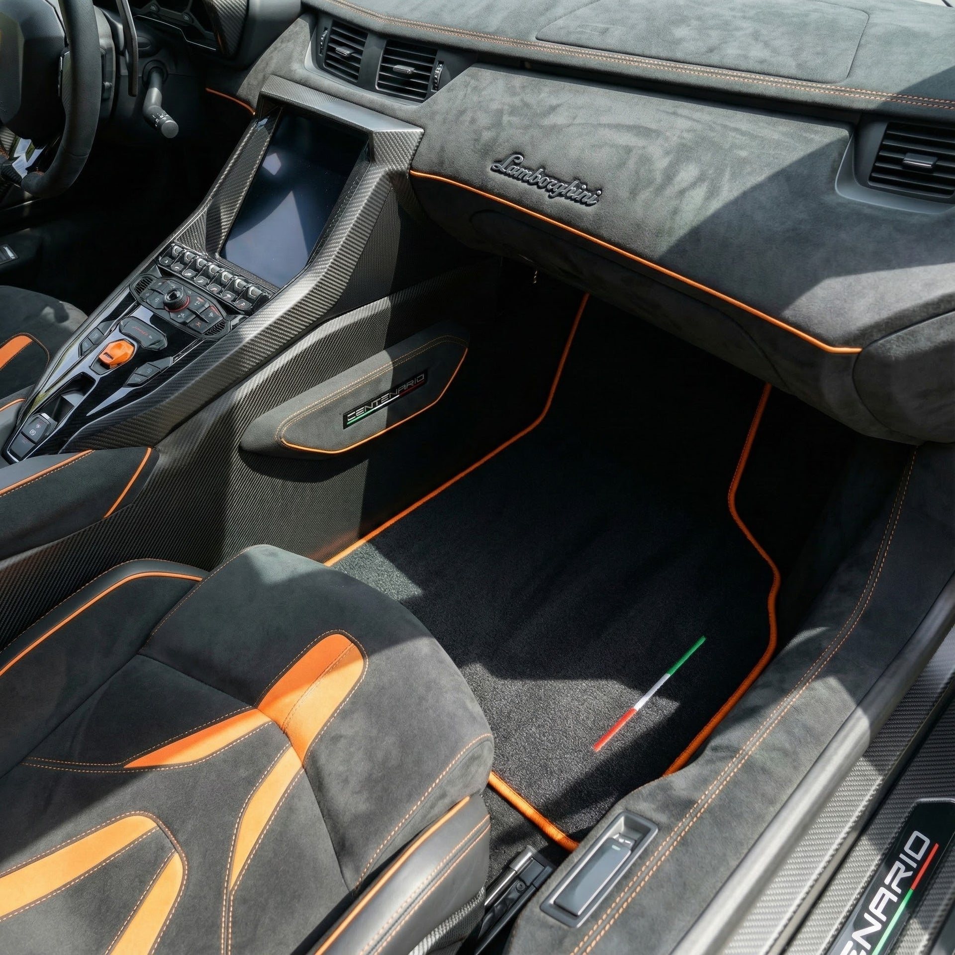 Customizable Black Floor Mats for Lamborghini Centenario (2016-2017) with Carbon Fiber - AutoWin.EU