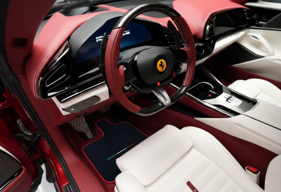 Schwarze Fußmatten für Ferrari Purosangue Long mit rotem Rand | Italienische Ausgabe
