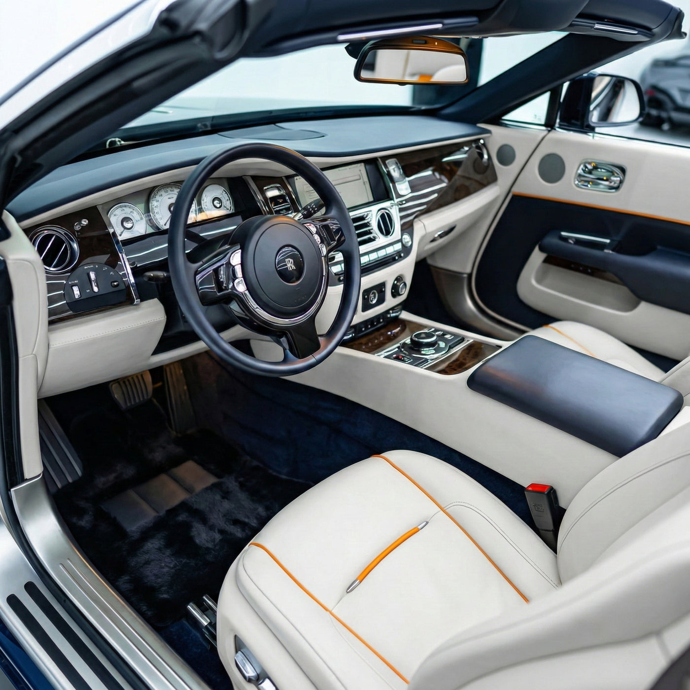 ロールスロイス ドーン (2016-2023) ステップなしエディション用ブラック シープスキン フロアマット