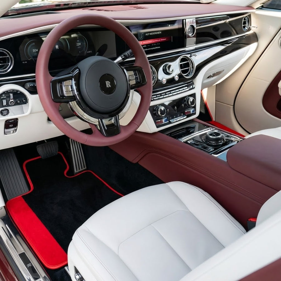 Maßgeschneiderte Fußmatten für Rolls Royce Spectre (2023-2024) mit rotem Alcantara