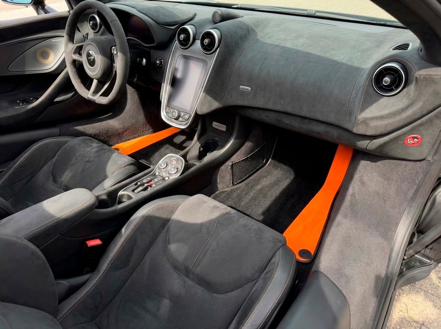 ブラックカーマット マクラーレン600LT (2018-2020) オレンジアルカンターラレザー付き