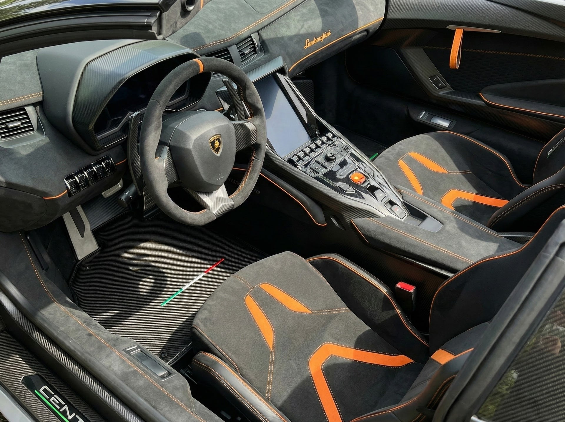 Customizable Black Floor Mats for Lamborghini Centenario (2016-2017) with Carbon Fiber - AutoWin.EU
