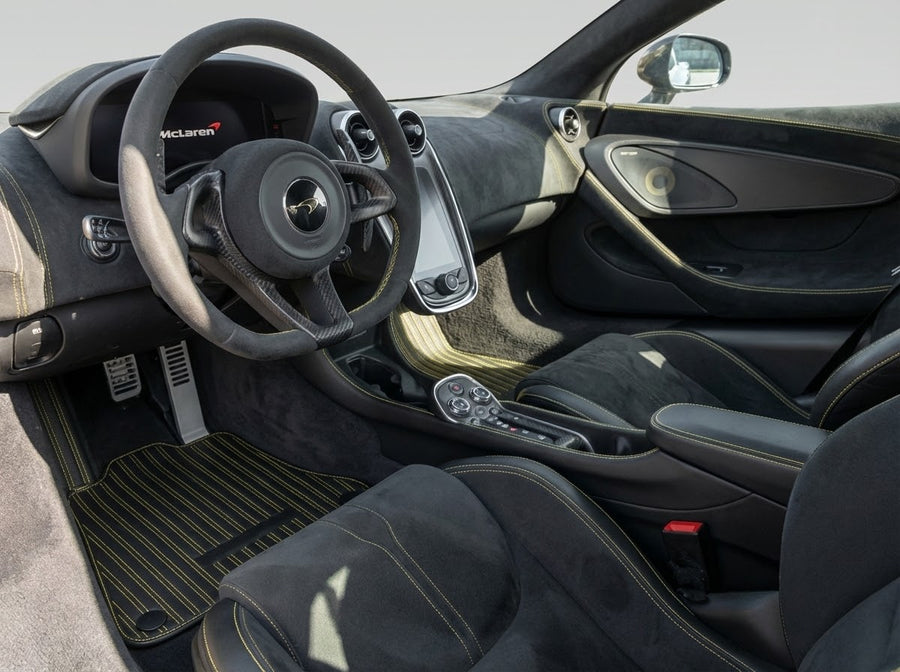 レザー製カーマット マクラーレン570S (2015-2021) ブラック特注イエローステッチ