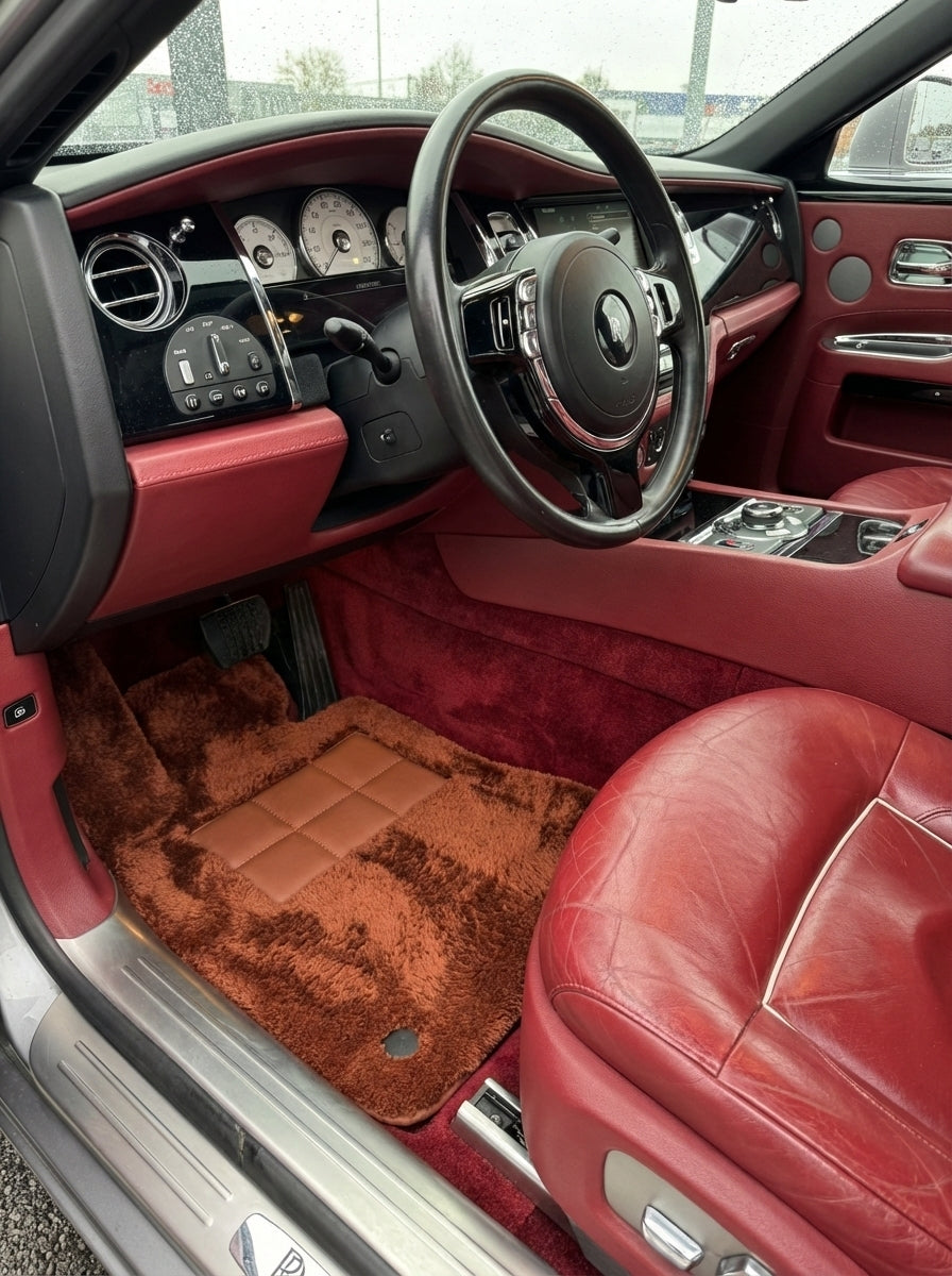 Braune Schaffell-Fußmatten für Rolls Royce Ghost Serie II (2021-2024) ER56 Design Marke