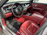 ロールスロイス ブラックバッジ ゴースト シリーズ II (2021-2024) 用ブラックフロアマット 蛍光ロゴ