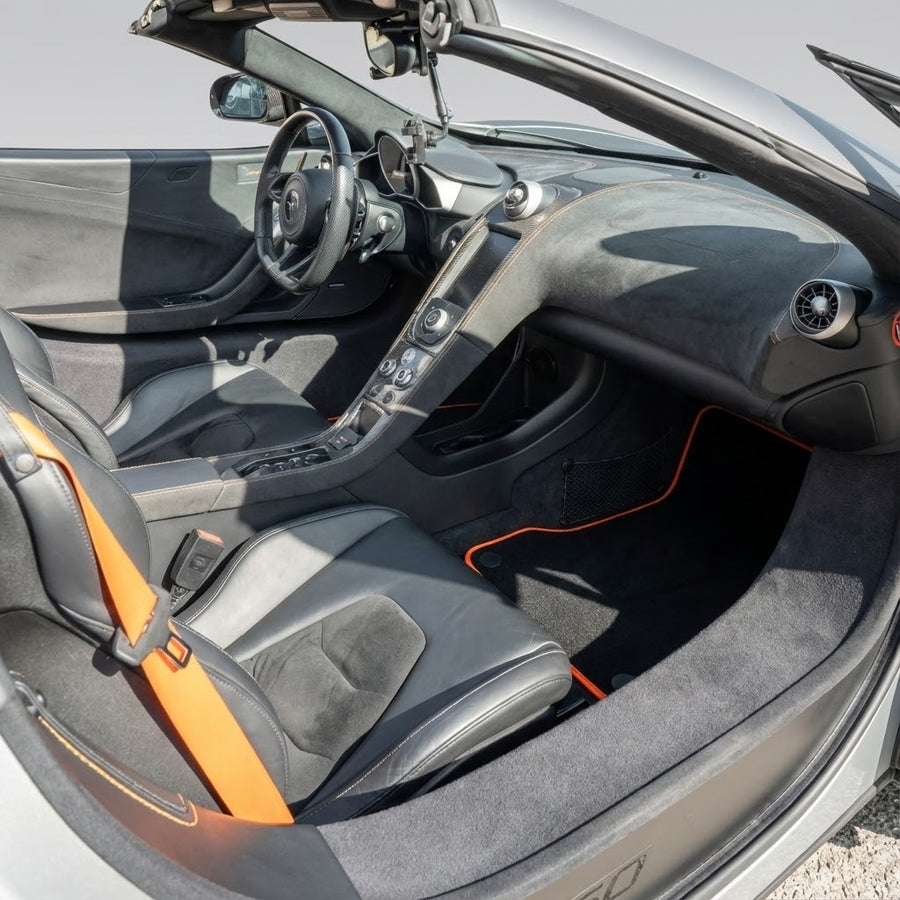 カーマット マクラーレン650S (2015-2018) ブラック特注オレンジトリム付き