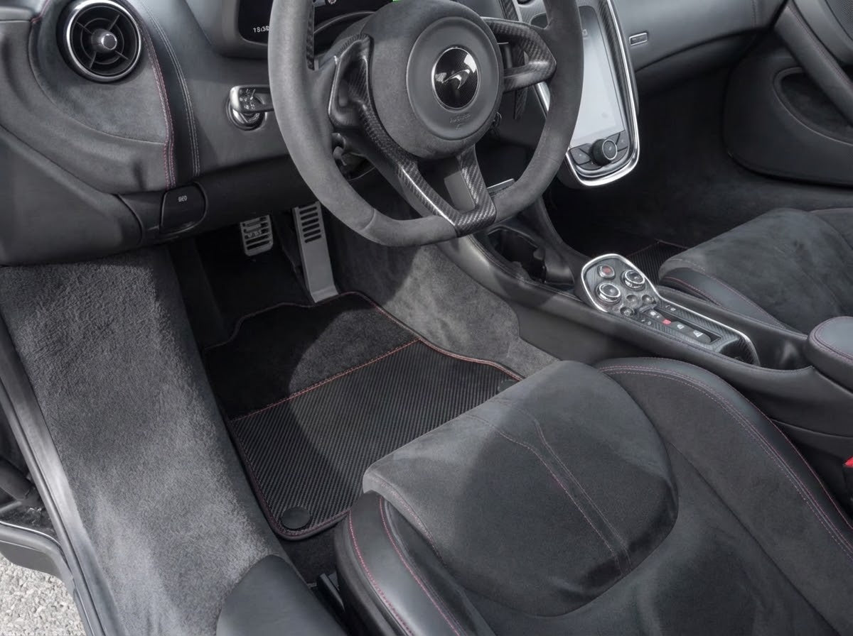 マクラーレン 720S 用フロアマット ブラック カーボン テーラード カーペット