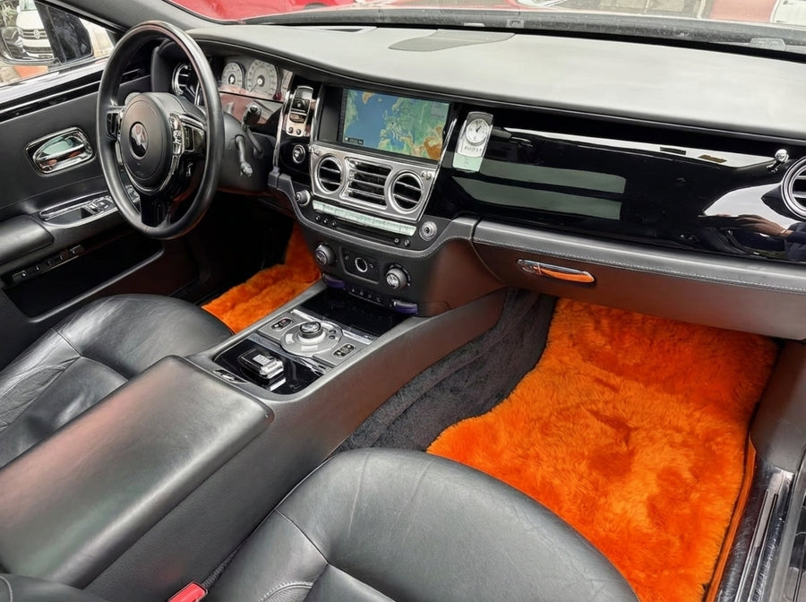 Orangefarbene Schaffell-Fußmatten für Rolls Royce Ghost Serie II (2021-2024) ER56 Design Marke