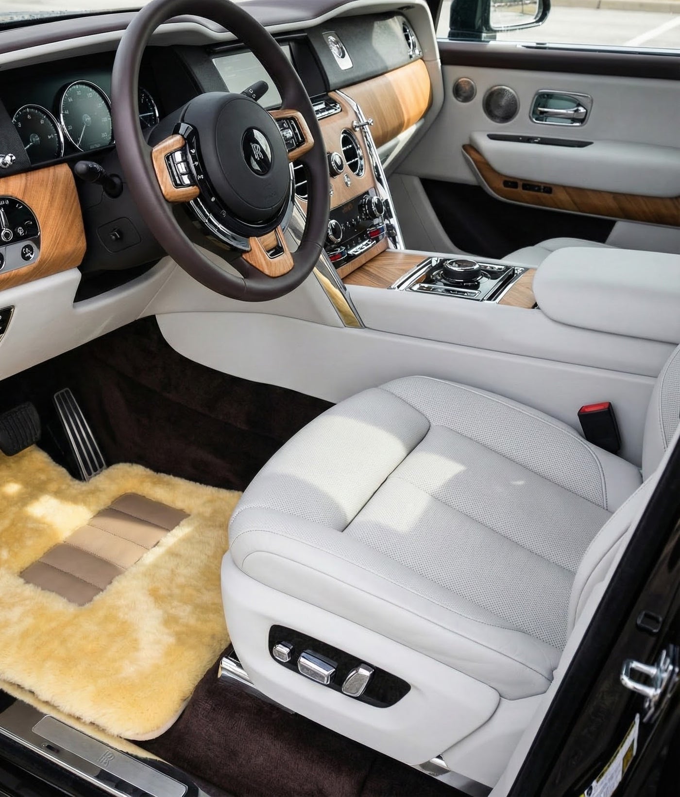 Natural Color Medical Sheepskin Floor Mats for Rolls Royce Cullinan | Relugan
