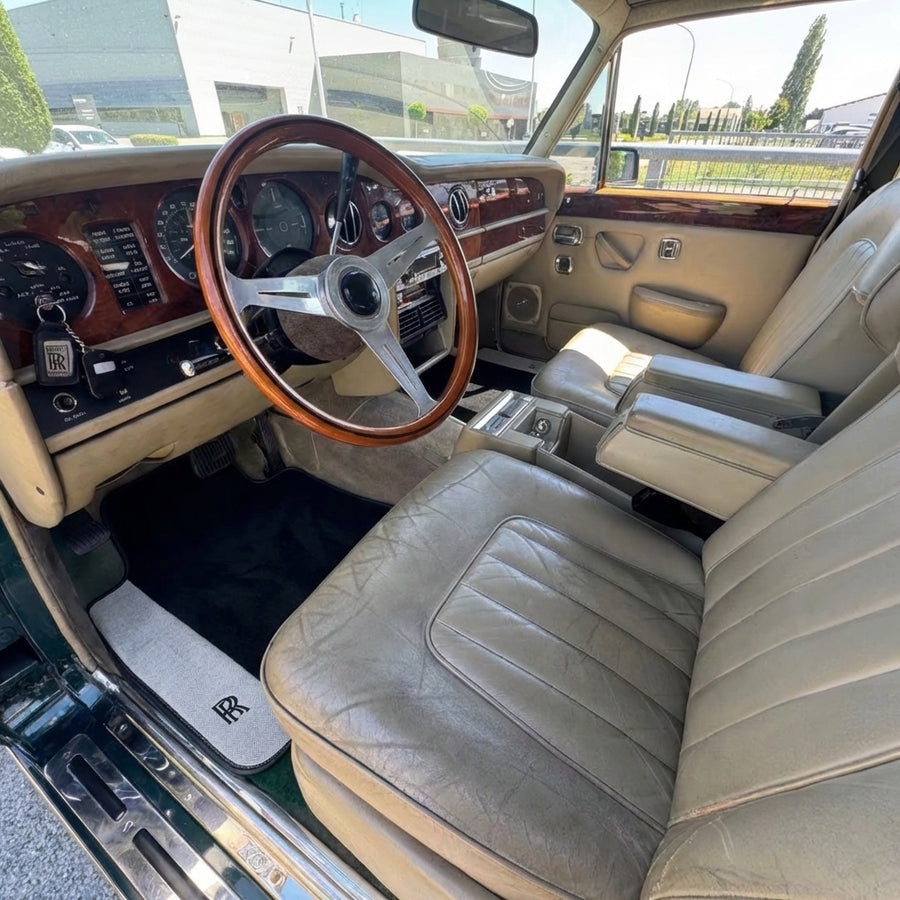 Schwarze Fußmatten für Rolls Royce Wraith (2013–2023) mit grauen Lederrändern