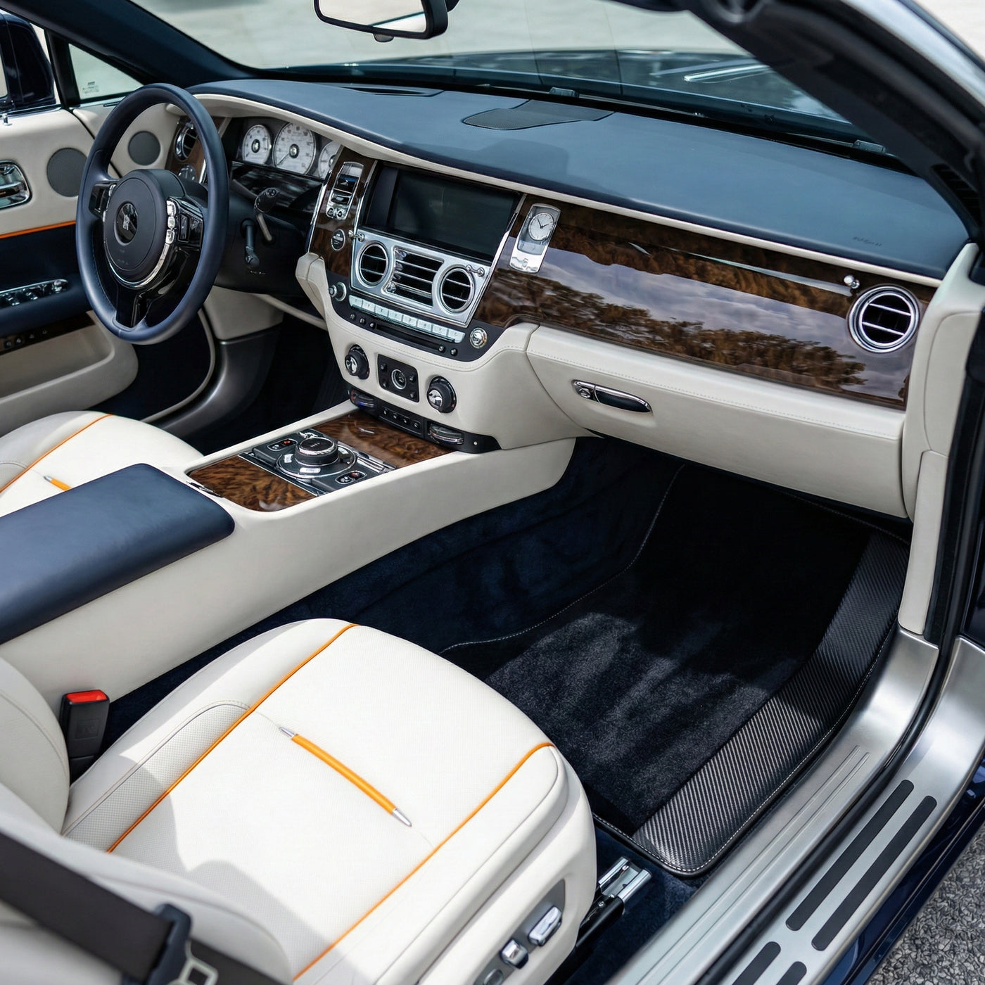 ロールスロイス ドーン (2016-2023) 用カスタム ブラック フロアマット カーボンファイバーレザー