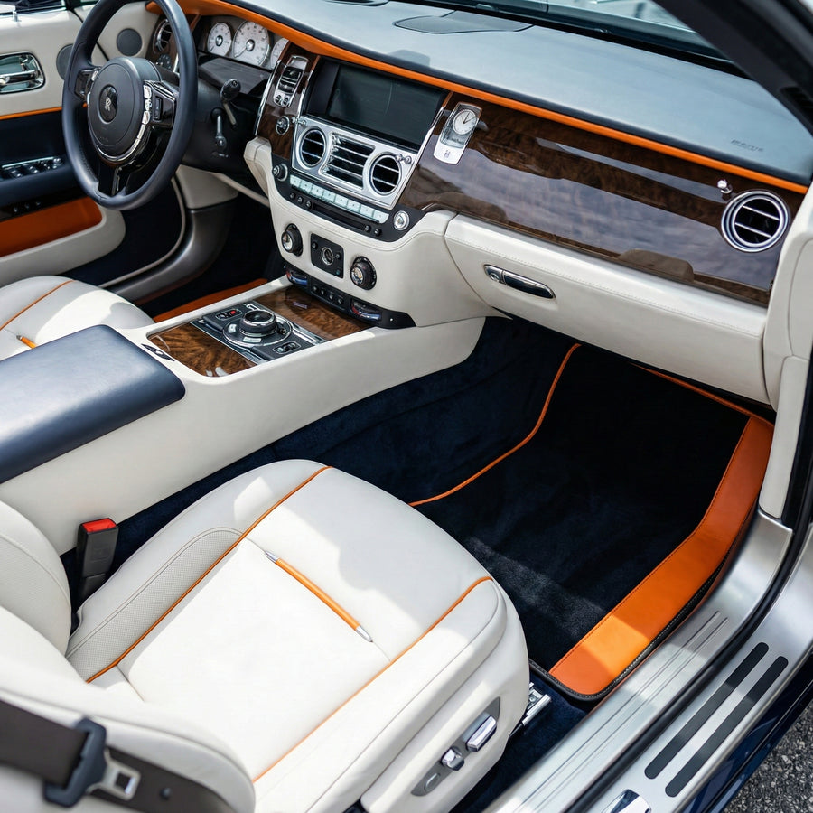 Maßgeschneiderte schwarze Fußmatten für Rolls Royce Dawn (2016-2023) mit orangefarbenem Leder