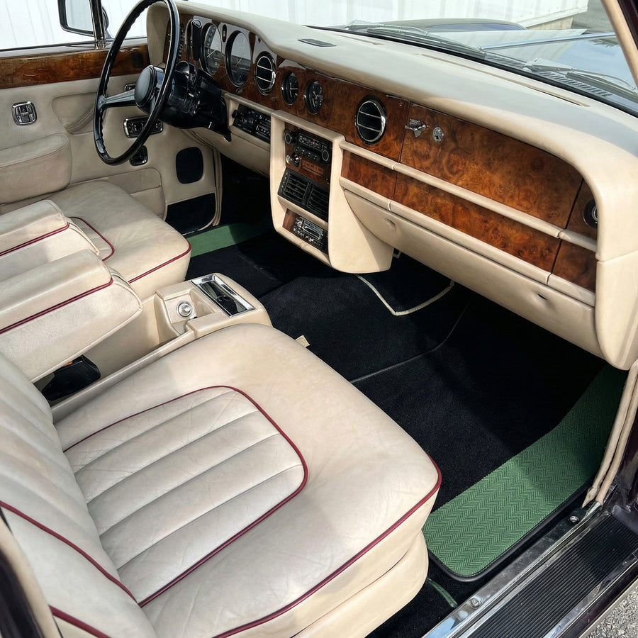 ロールスロイス シャドウ (1965-1977) 用ブラック フロアマット、グリーン レザー ボーダー付き