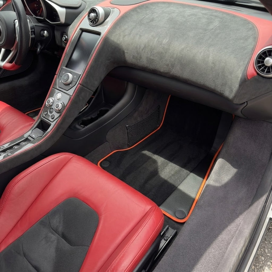 Schwarze Fußmatten für McLaren 600 LT (2018–2020) mit Alcantara-Leder