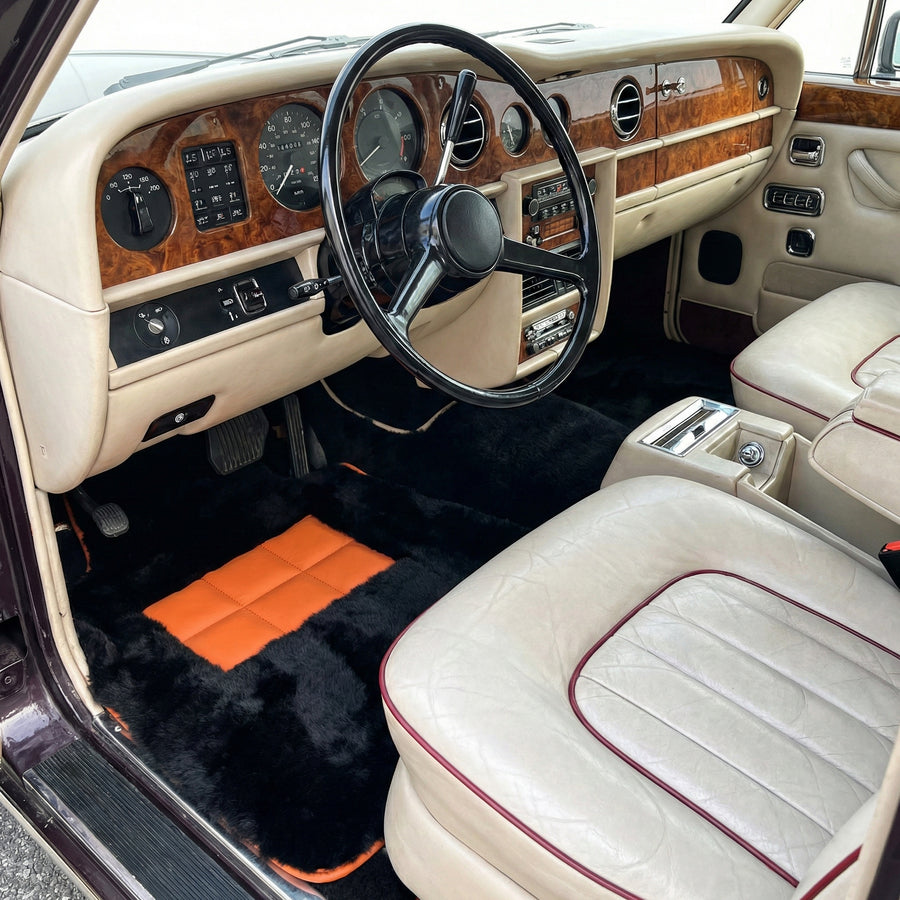 Schwarze Schaffell-Fußmatten für Rolls-Royce Shadow (1965-1977), orangefarbener Lederbesatz