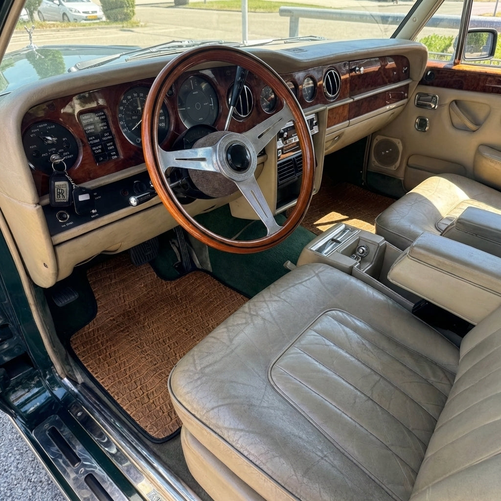 ロールスロイス・レイズ（2013-2023年式）用 クロコダイル型押しレザー製カーフロアマット