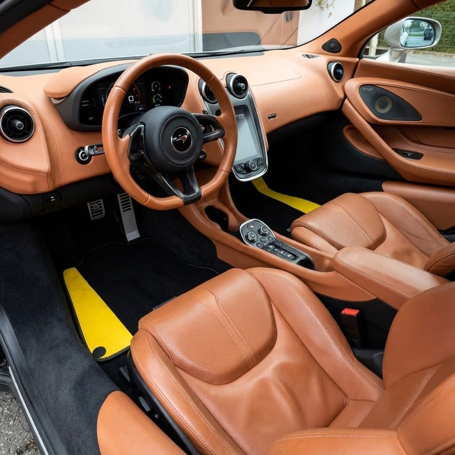Schwarze Autofußmatten für McLaren 570S (2015-2021) mit gelbem Leder