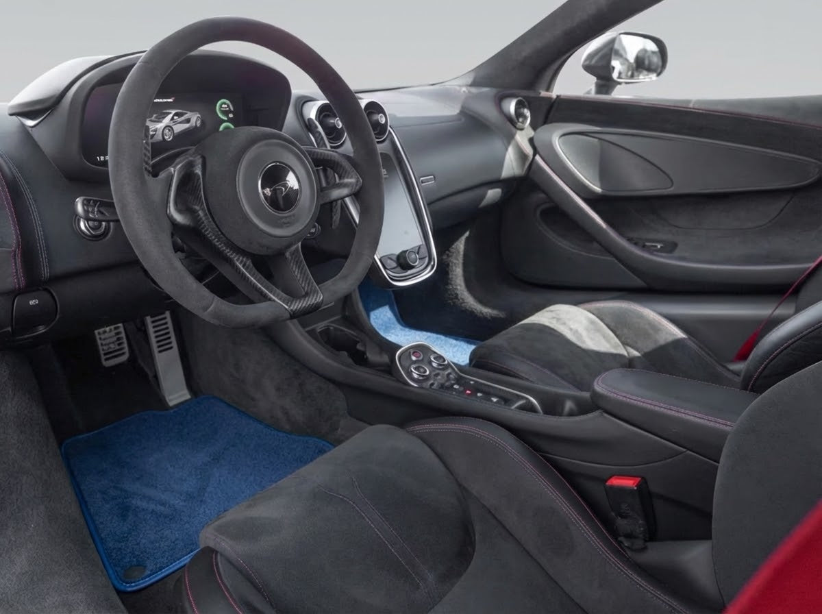 Fußmatten für McLaren 720S, schwarz, maßgeschneidert mit orangefarbenem Rand - AutoWin