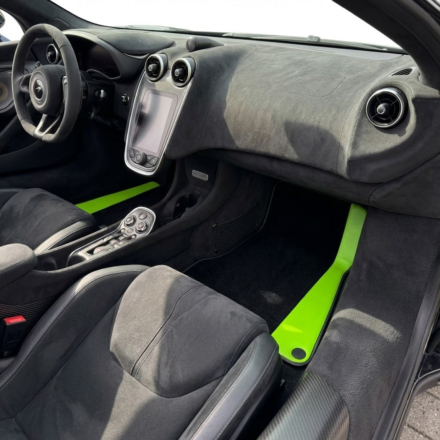マクラーレン 720S 2017-2021 年用ブラックフロアマット グリーンレザー付き