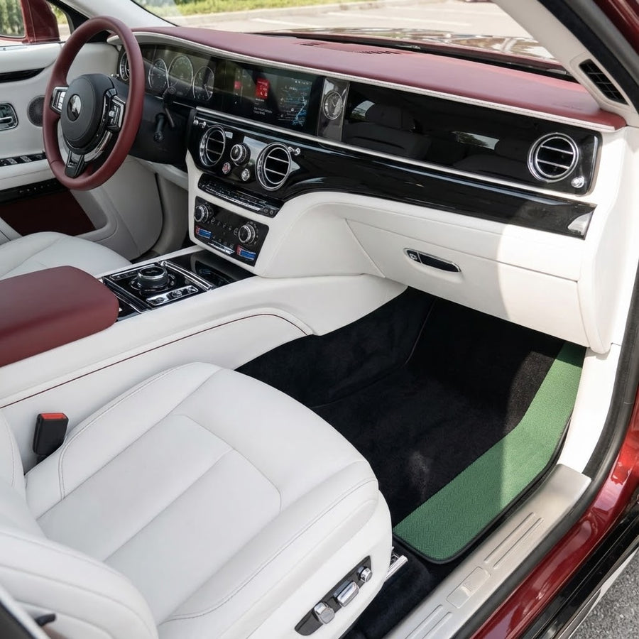Schwarze Fußmatten für Rolls Royce Spectre (2023-2024) mit grünen Lederrändern