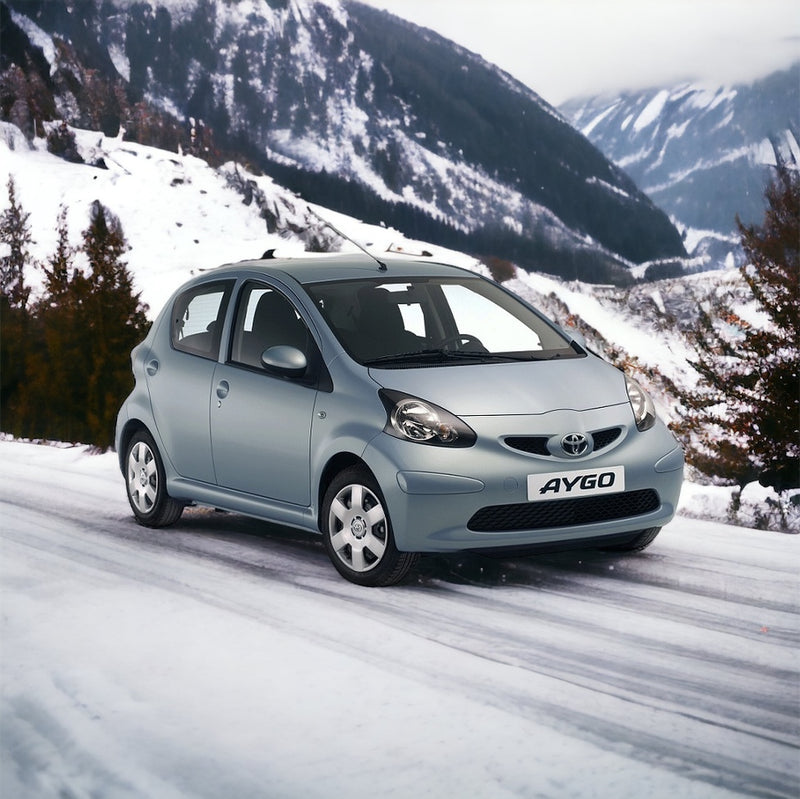 Autowin のトヨタ アイゴ ハッチバック (2005-2009) 用プレミアム フロア マット