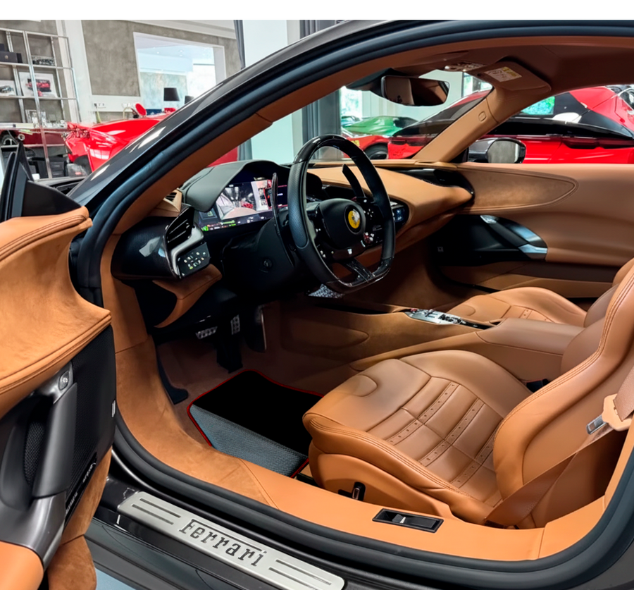 カーボンファイバー製のフェラーリSF90ストラダーレ (2019-2024)用ブラックカーマット | 赤いトリム