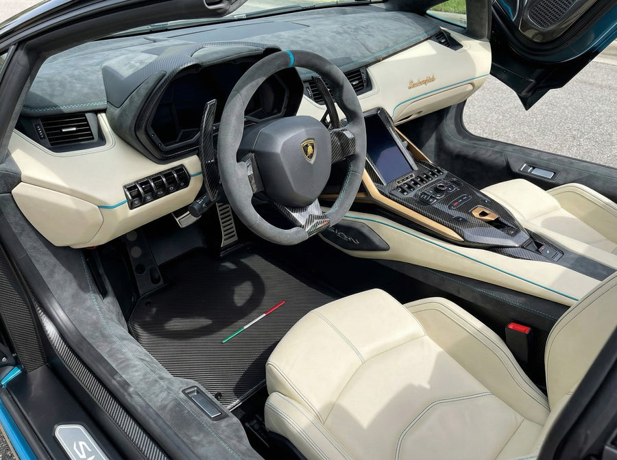 Personalisierbare Fußmatten aus Carbonfaser für Lamborghini Sian (2020-2022) | Italienische Ausführung