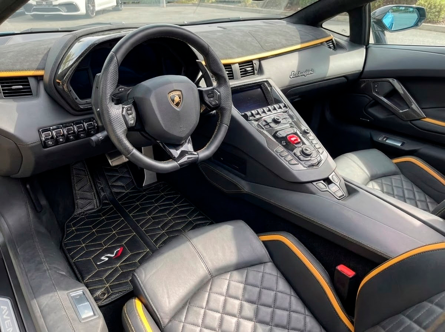 Carbon-Leder-Fußmatten für Lamborghini Aventador SVJ Limited Edition