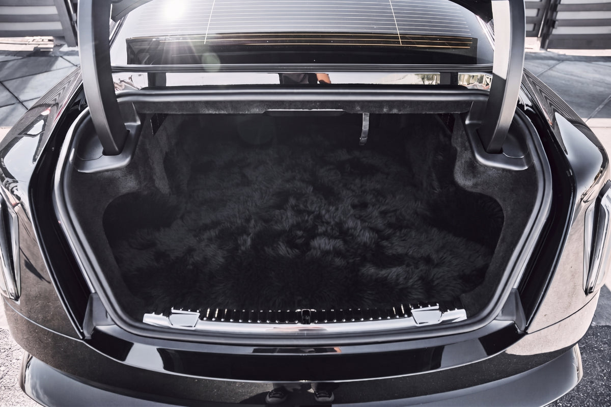Anpassbare Kofferraummatte aus schwarzem Schaffell für Rolls-Royce Spectre (2023-2024)