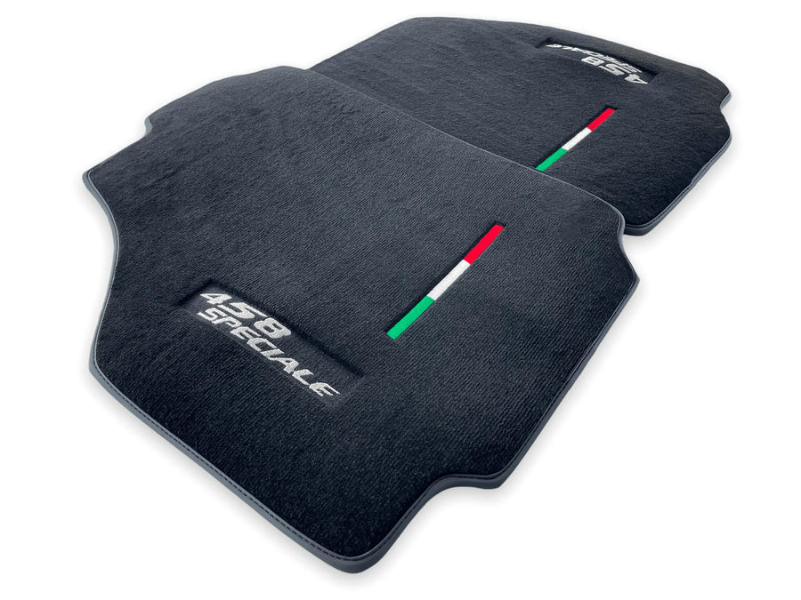 Schwarze Autofußmatten für Ferrari 458 Speciale (2012-2015) mit italienischer Flagge