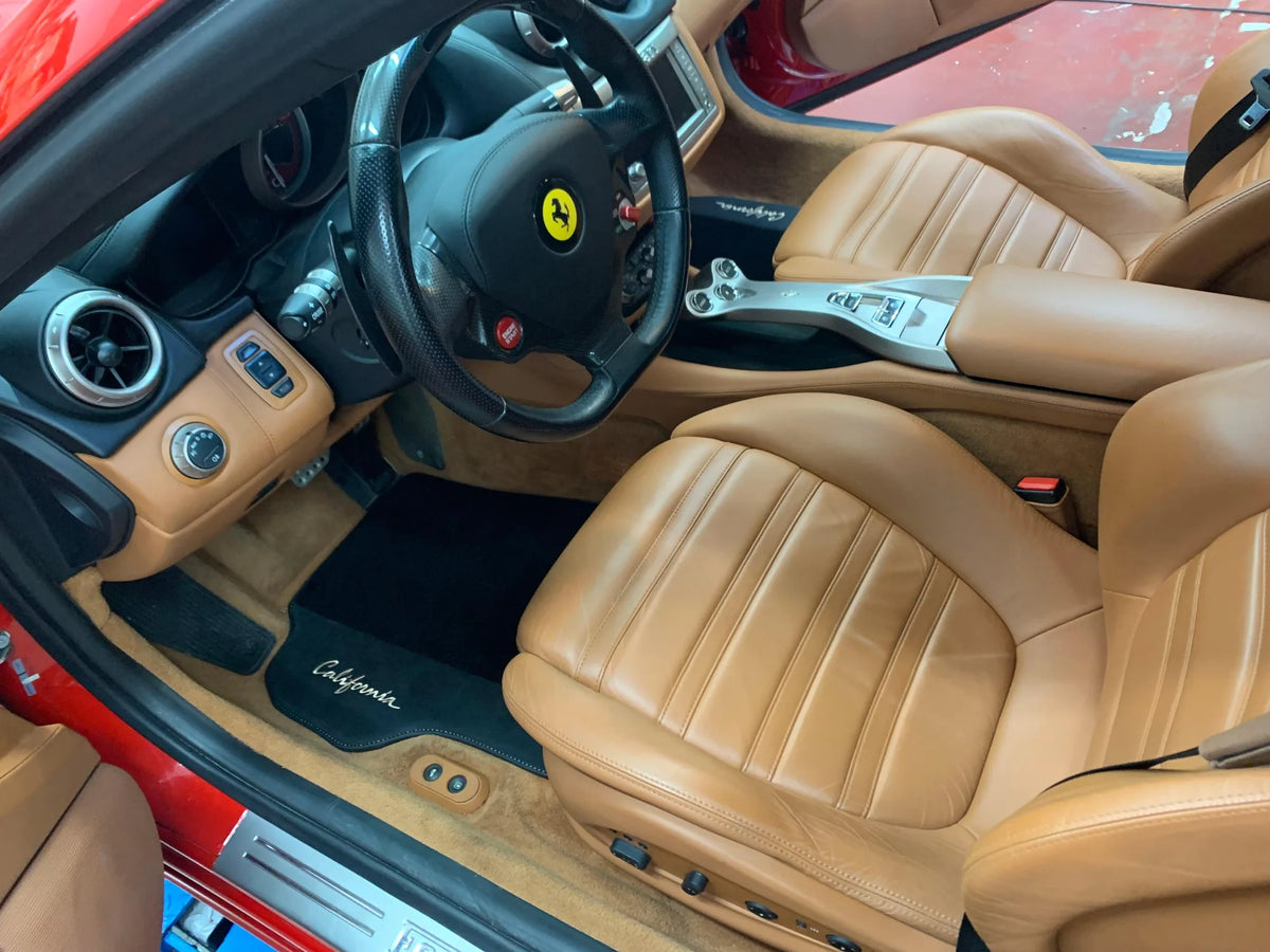 Schwarze Autofußmatten für Ferrari California 2008-2014 mit Alcantara - AutoWin