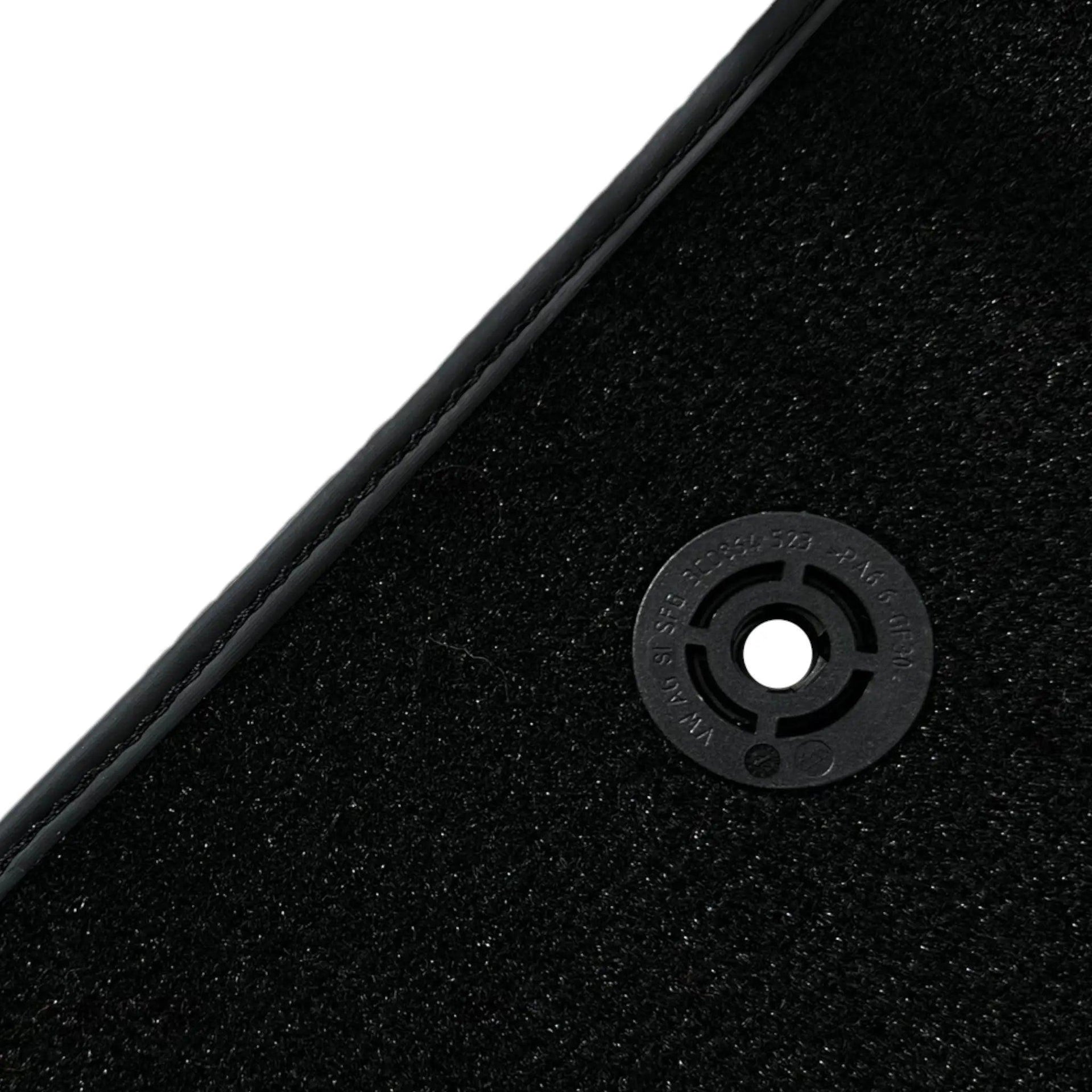 Black Floor Mats for Infiniti Q30 (2015-2020) - AutoWin