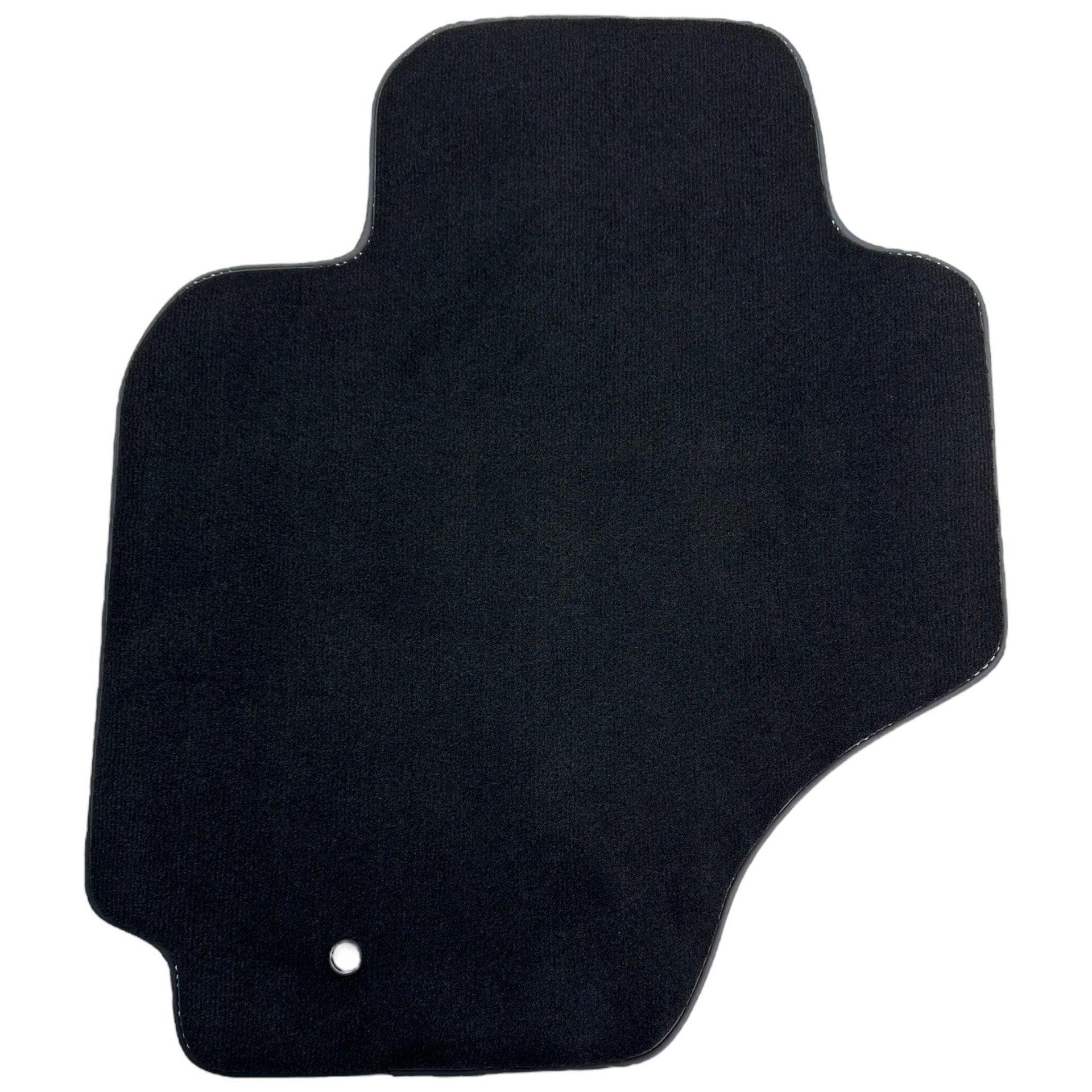 Black Floor Mats For Toyota RAV4 (2000-2003) - AutoWin