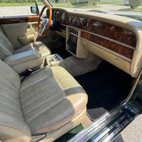 ロールス・ロイス レイス (2013–2023) ステップなしエディション用ブラック シープスキン フロア マット