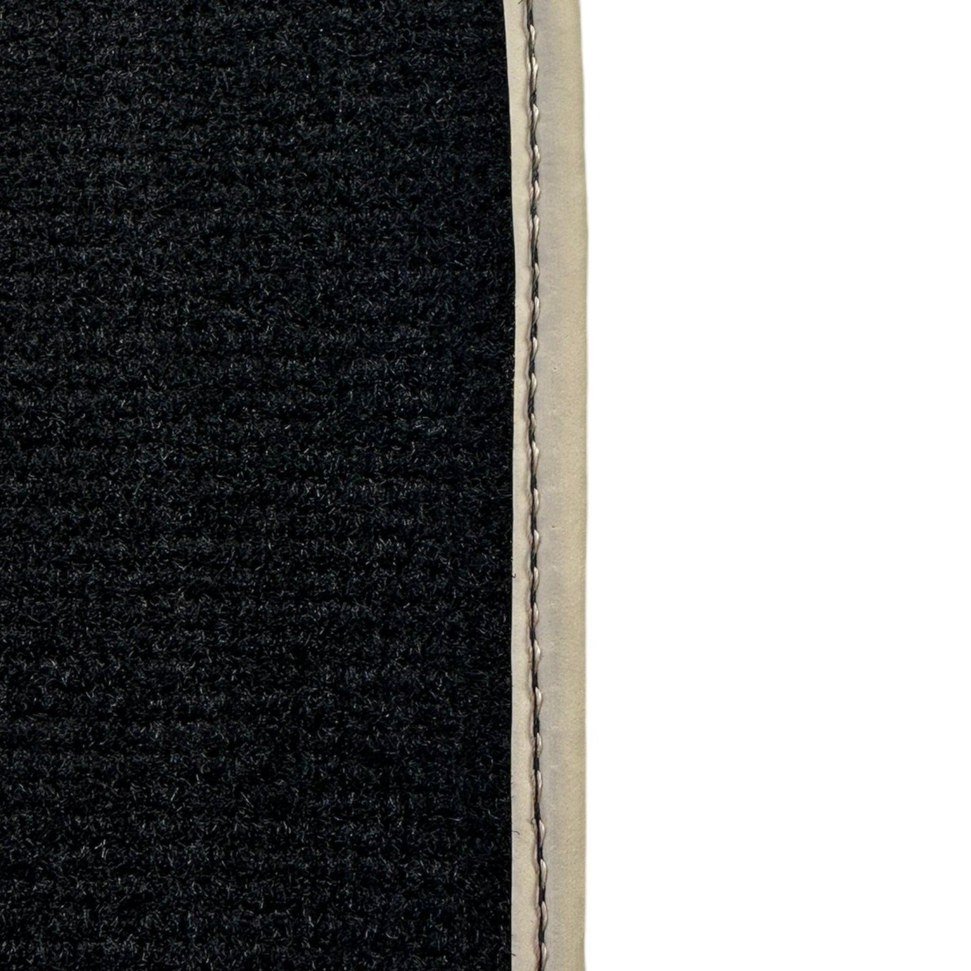 Black Floor Mats For Mitsubishi Pajero V80 (2006-2011) - AutoWin