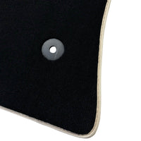 Black Floor Mats For Mitsubishi Pajero V80 (2006-2011) - AutoWin