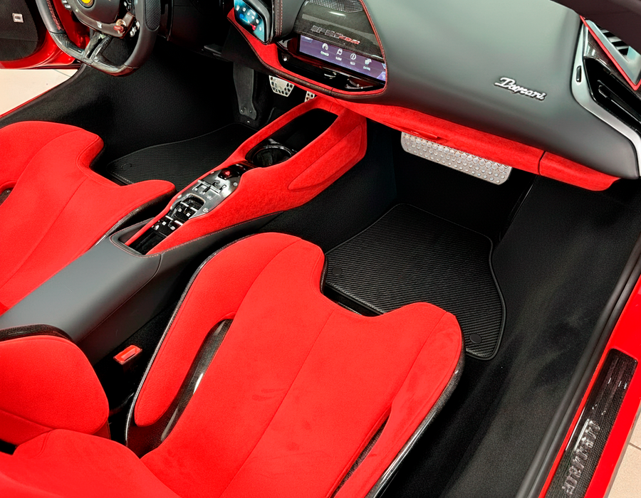 フェラーリ SF90 ストラダーレ (2019-2024) 用カーボンファイバーレザー製フロアマット